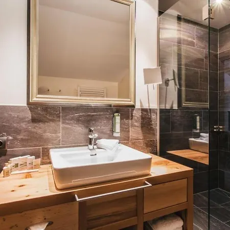 Hotel Bergblick 4*